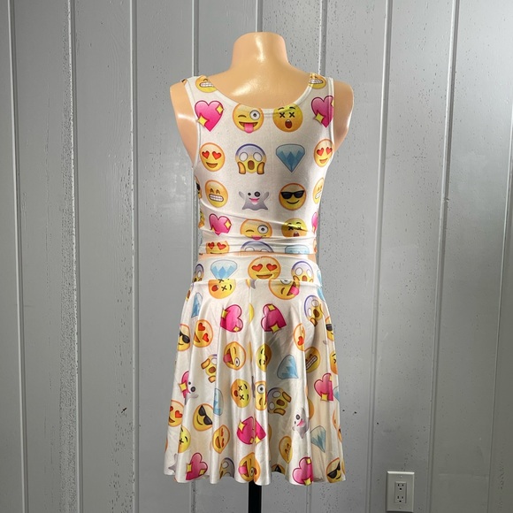 EMOJI Girl's Face Print 2 Pieces Skirt & Crop Top - Picture 3 of 8